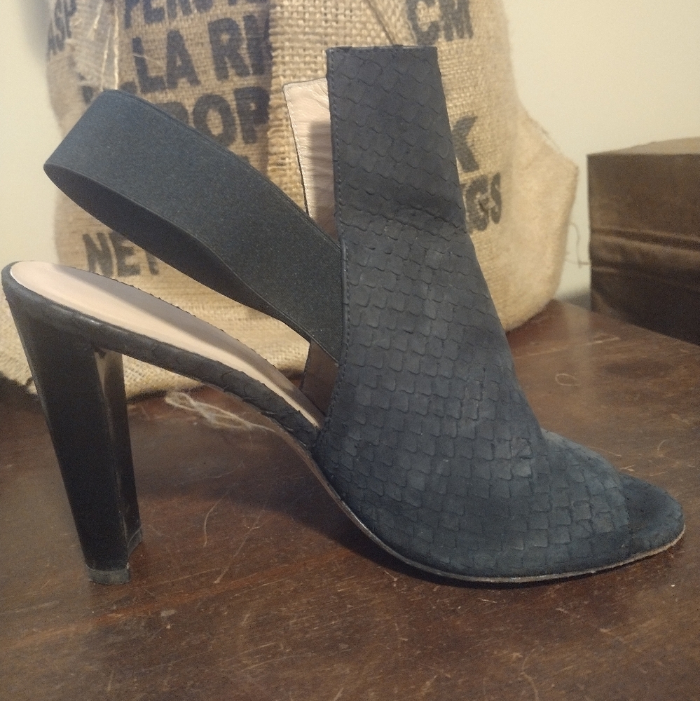 Stuart Weitzman Navy Blue Snake Heels Size 9